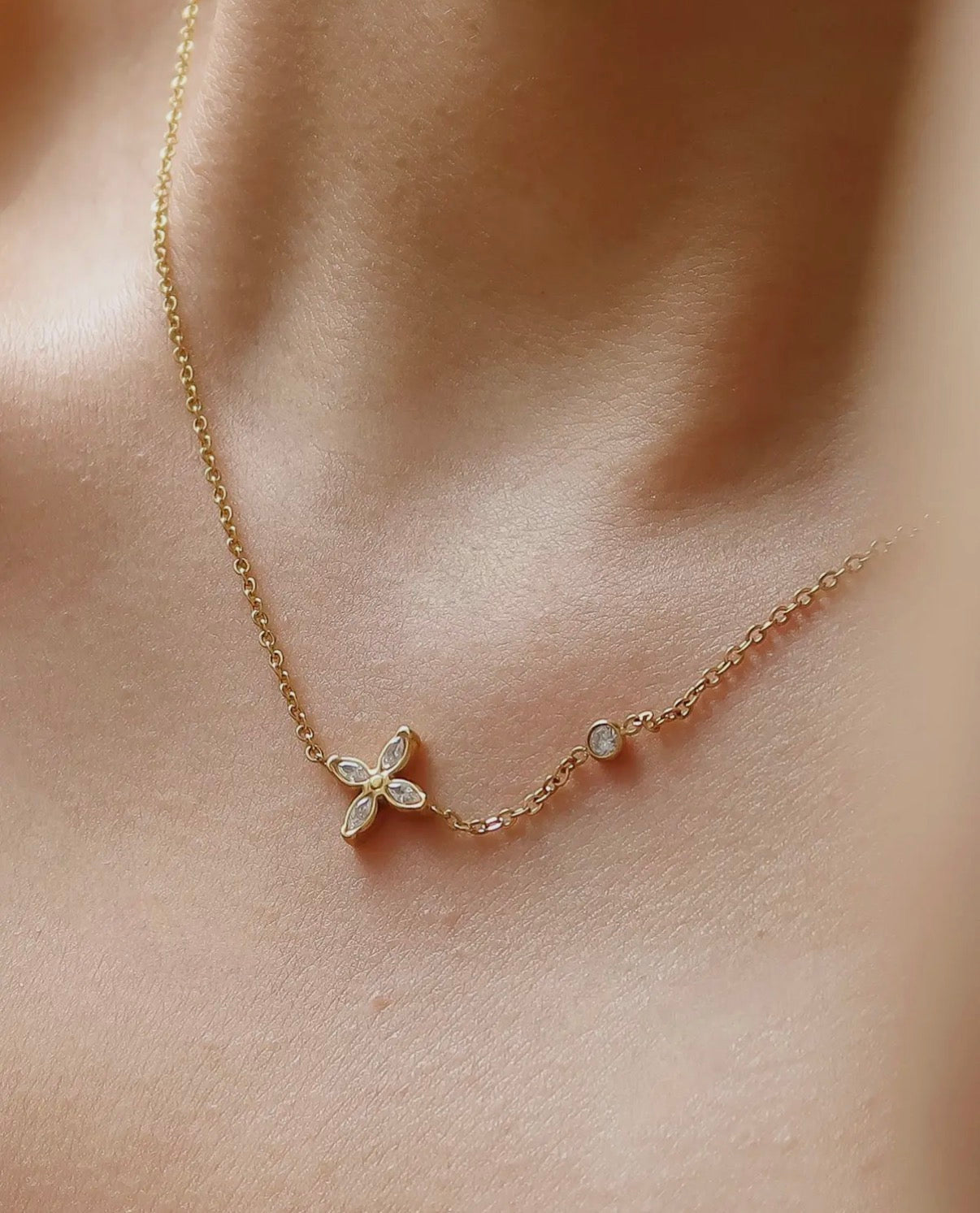 Clyra 18K Gold Non-Tarnish Dainty Flower Pendant Necklace